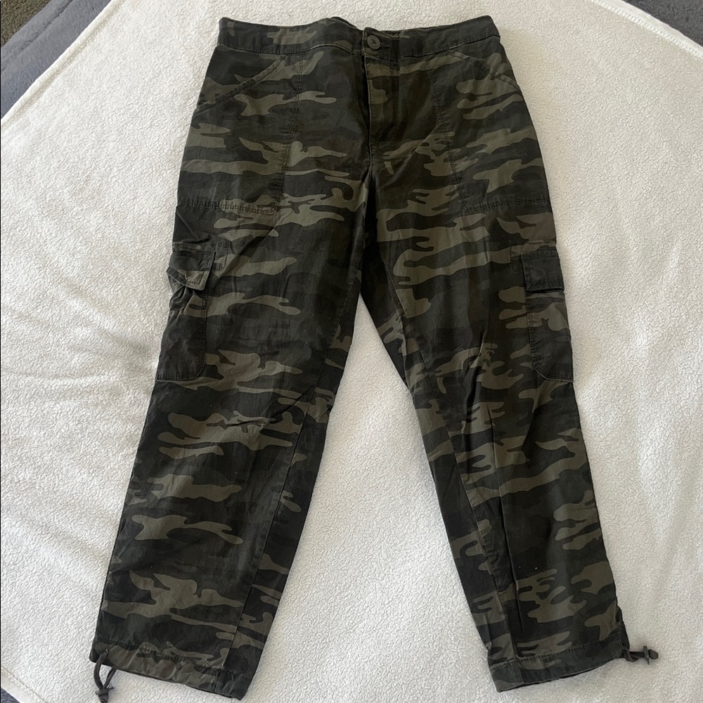 Women's Camouflage Cargo Capris